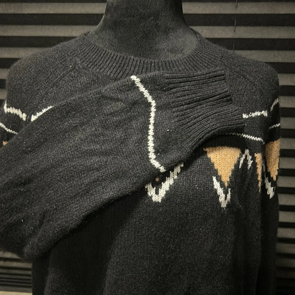 360 Cashmere Women’s Black w‎ Chest Print LS 100% Cashmere Sweater Medium